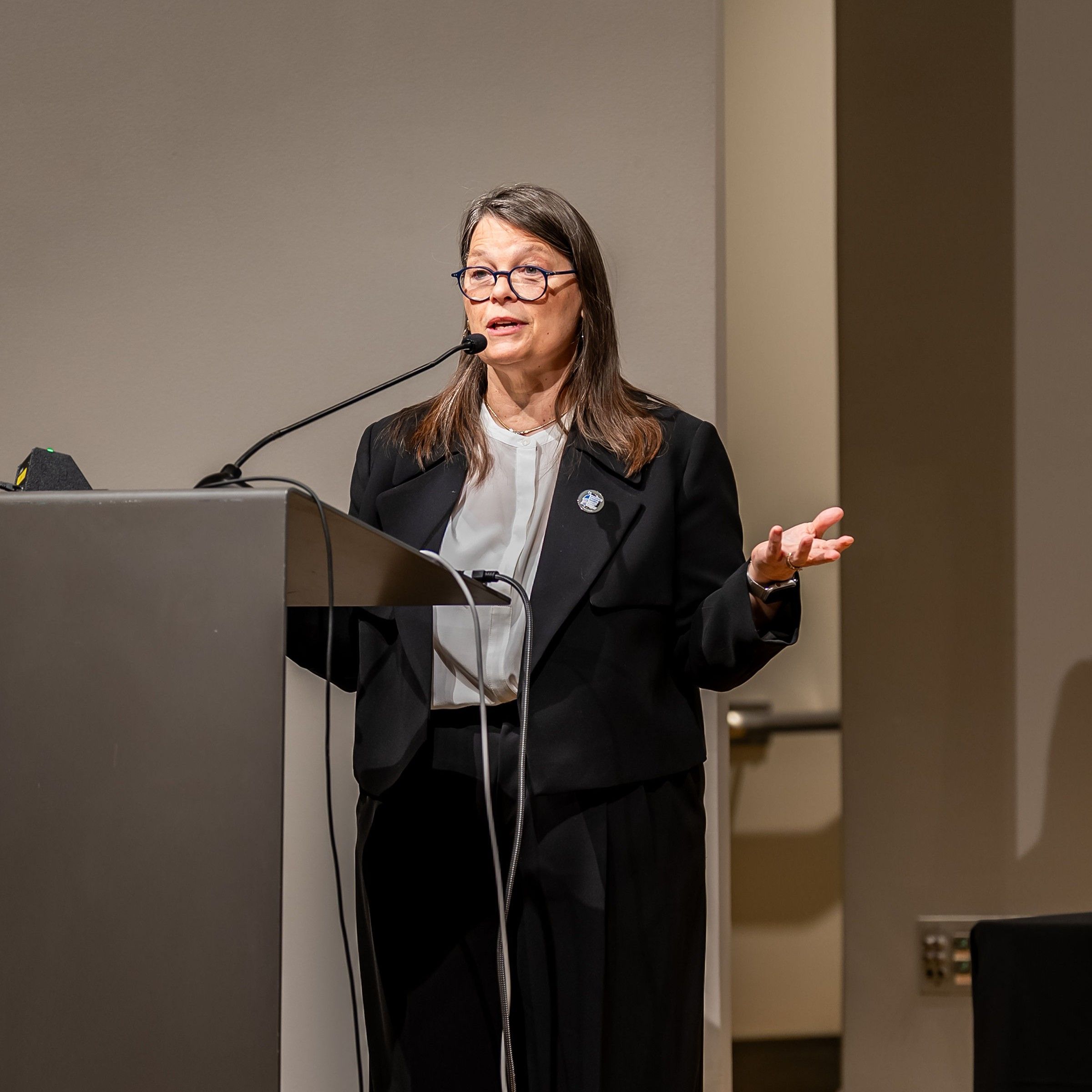 ACS CAN president Lisa Lacasse delivers her keynote address on advocacy strategies at Binaytara’s Summit on Cancer Health Disparities 2025.
